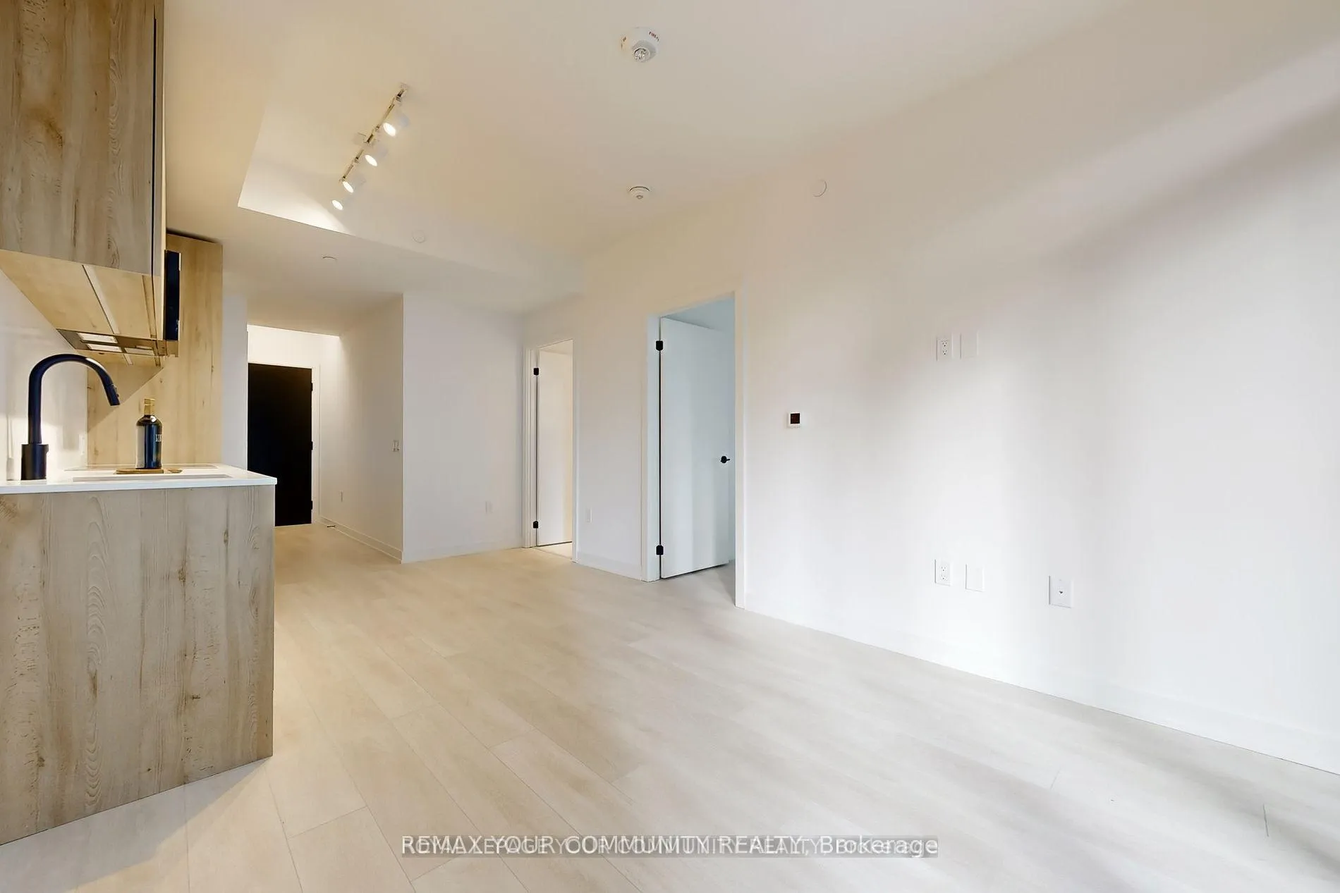 Photo 8 of Unit 1401, 117 Broadway Avenue, Toronto, Mount Pleasant West — HOMEH