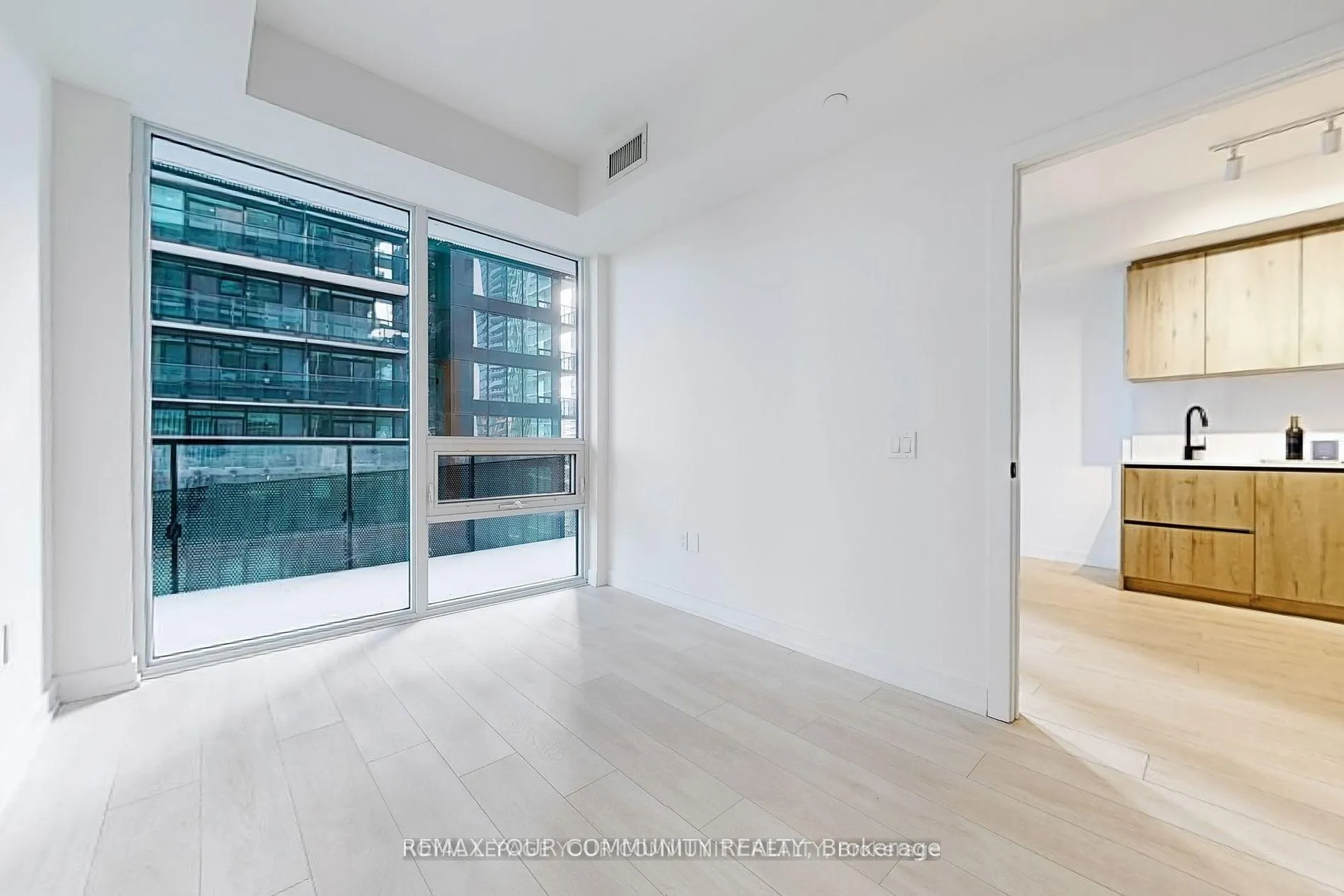 Photo 14 of Unit 1401, 117 Broadway Avenue, Toronto, Mount Pleasant West — HOMEH