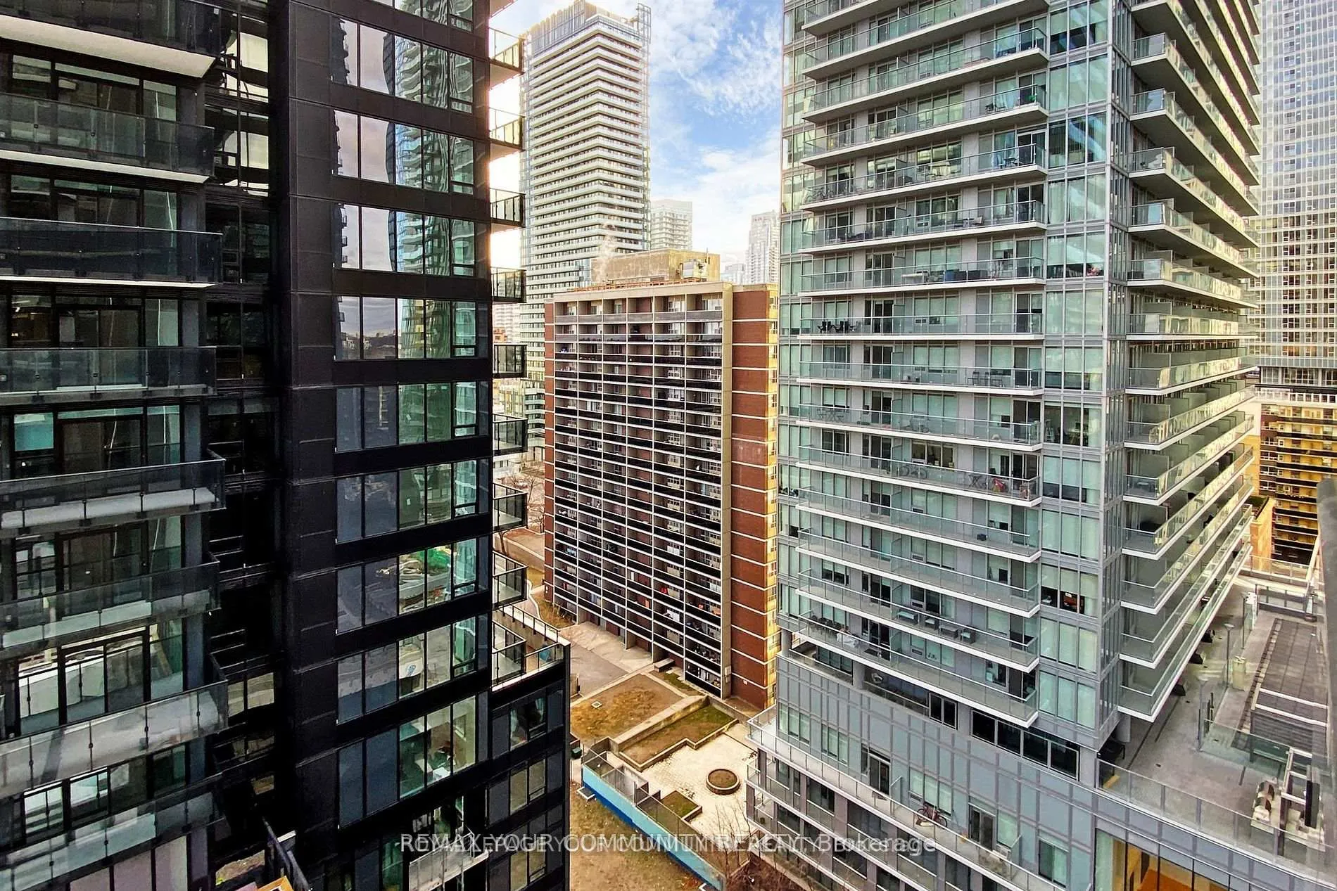 Photo 30 of Unit 1401, 117 Broadway Avenue, Toronto, Mount Pleasant West — HOMEH