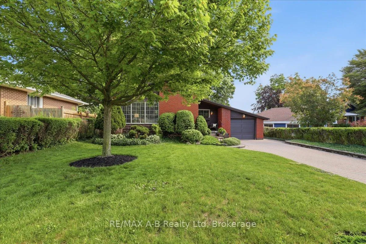 Photo 2 of 204 Base Line Road W, London, South D — HOMEH