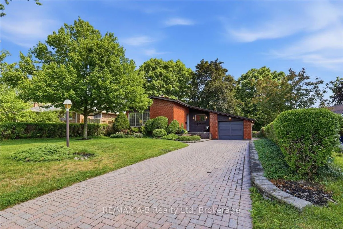 Photo 4 of 204 Base Line Road W, London, South D — HOMEH