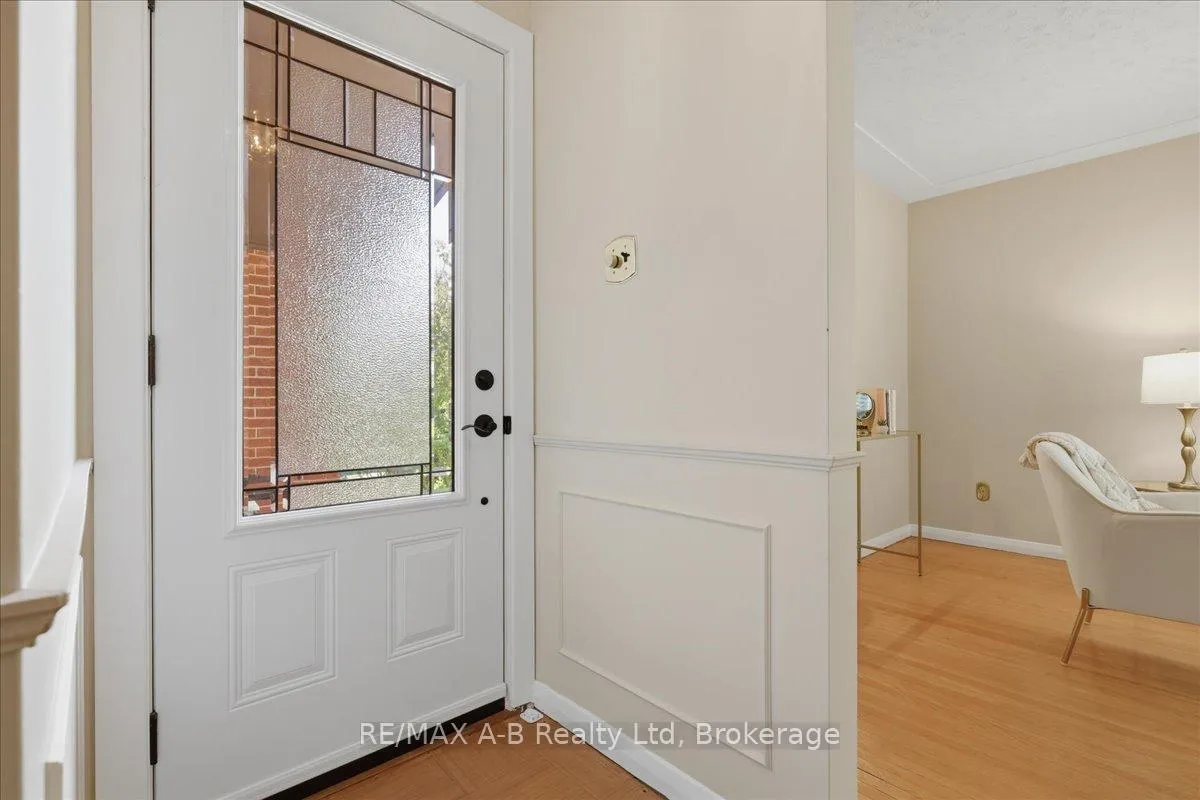 Photo 6 of 204 Base Line Road W, London, South D — HOMEH