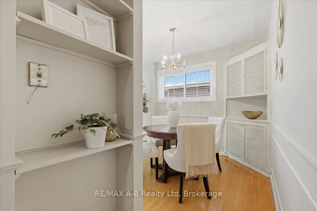 Photo 11 of 204 Base Line Road W, London, South D — HOMEH