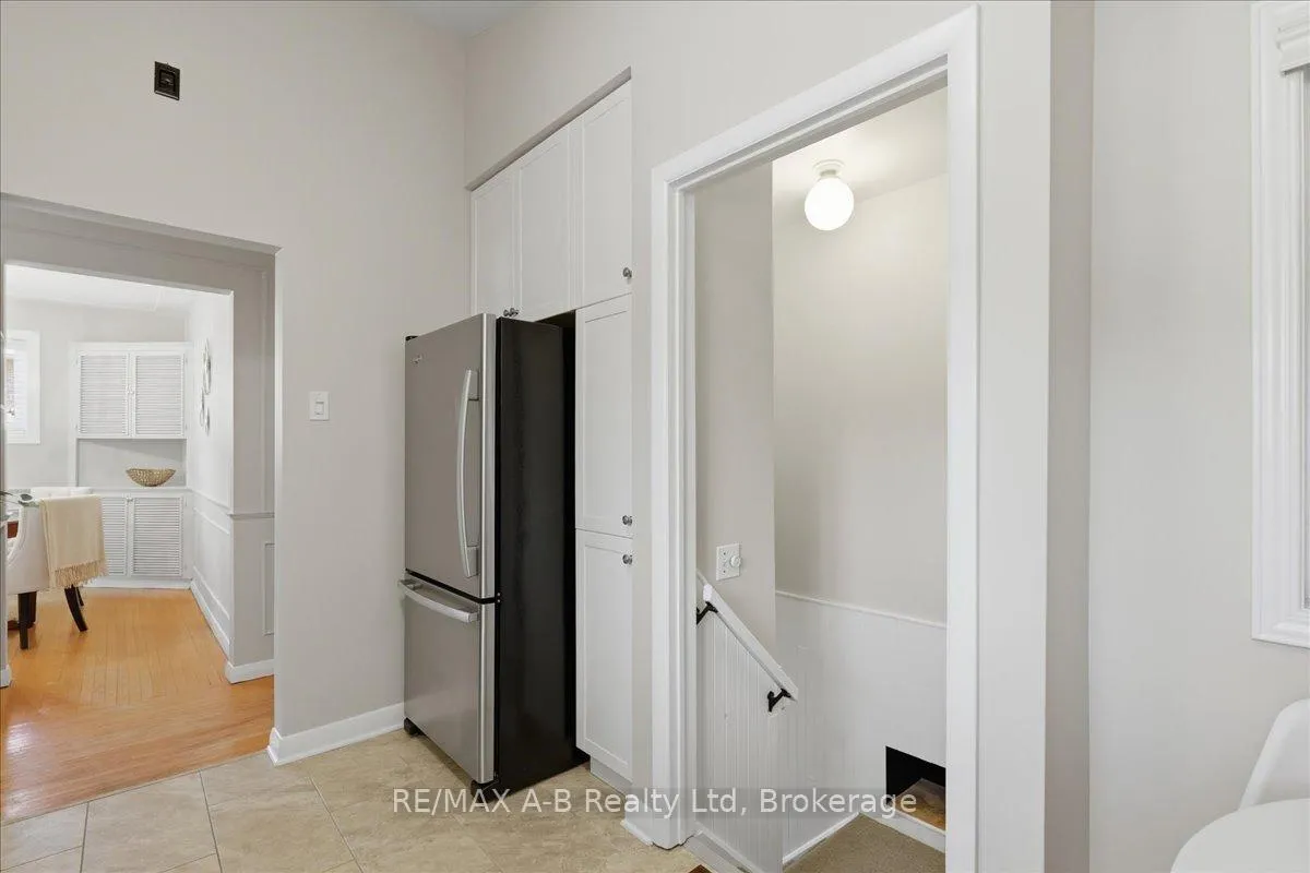 Photo 16 of 204 Base Line Road W, London, South D — HOMEH