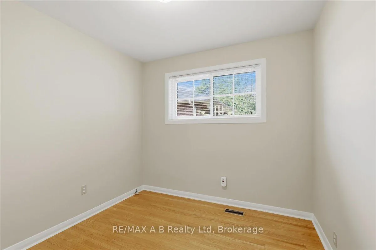 Photo 18 of 204 Base Line Road W, London, South D — HOMEH