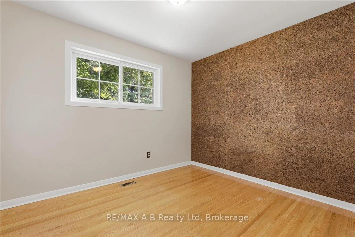 Photo 22 of 204 Base Line Road W, London, South D — HOMEH