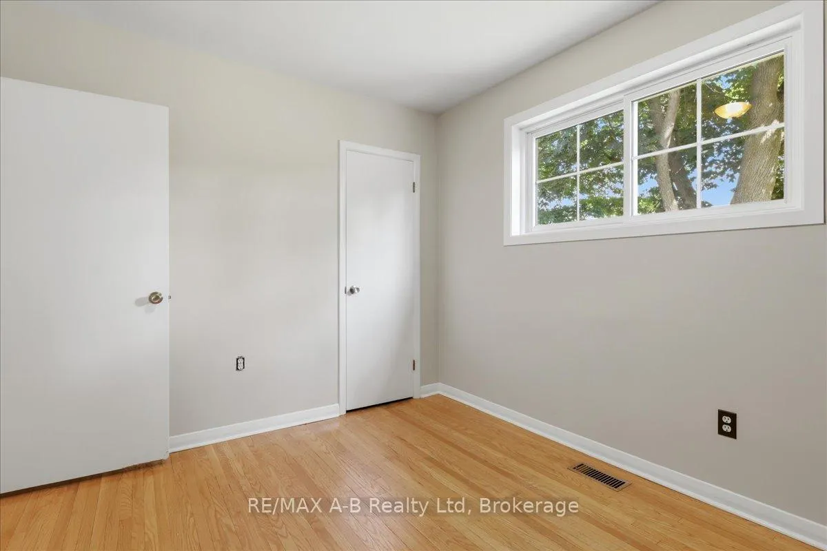 Photo 23 of 204 Base Line Road W, London, South D — HOMEH