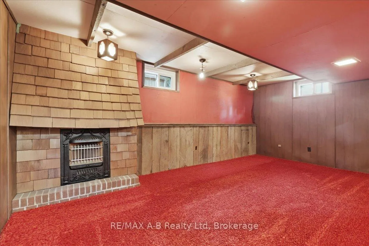 Photo 25 of 204 Base Line Road W, London, South D — HOMEH