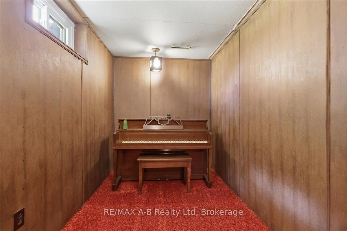 Photo 26 of 204 Base Line Road W, London, South D — HOMEH