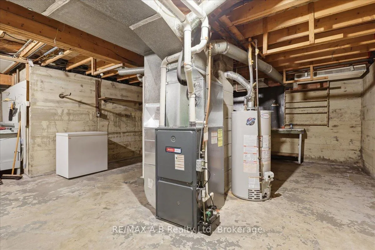 Photo 27 of 204 Base Line Road W, London, South D — HOMEH