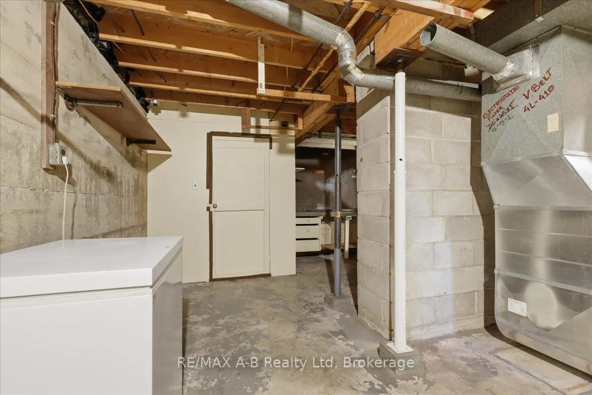 Photo 28 of 204 Base Line Road W, London, South D — HOMEH
