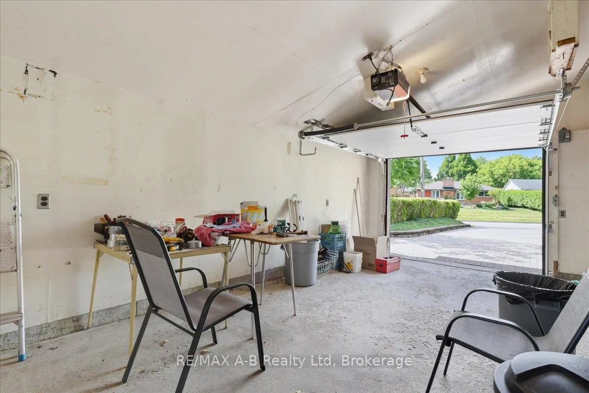 Photo 30 of 204 Base Line Road W, London, South D — HOMEH