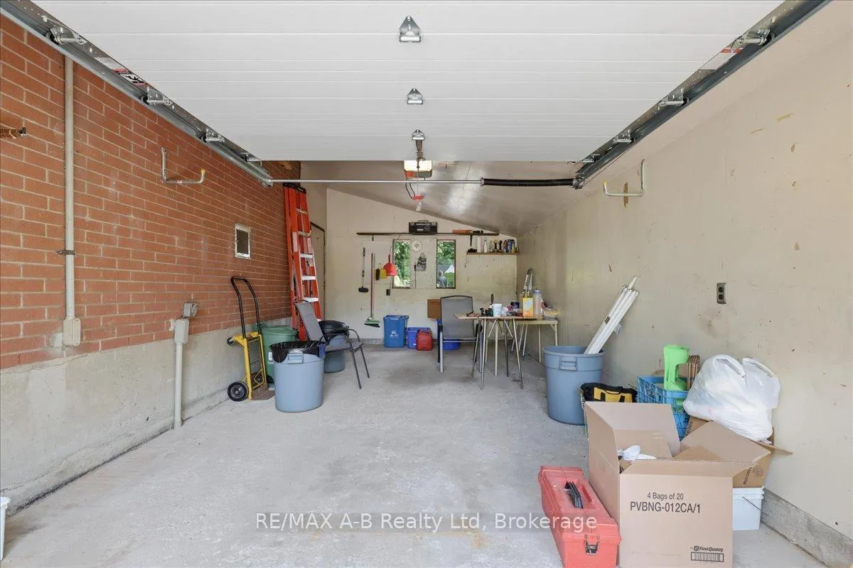 Photo 31 of 204 Base Line Road W, London, South D — HOMEH