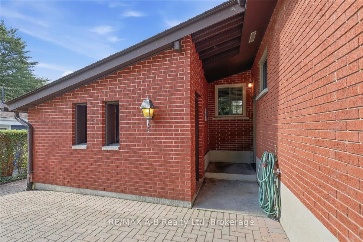 Photo 34 of 204 Base Line Road W, London, South D — HOMEH