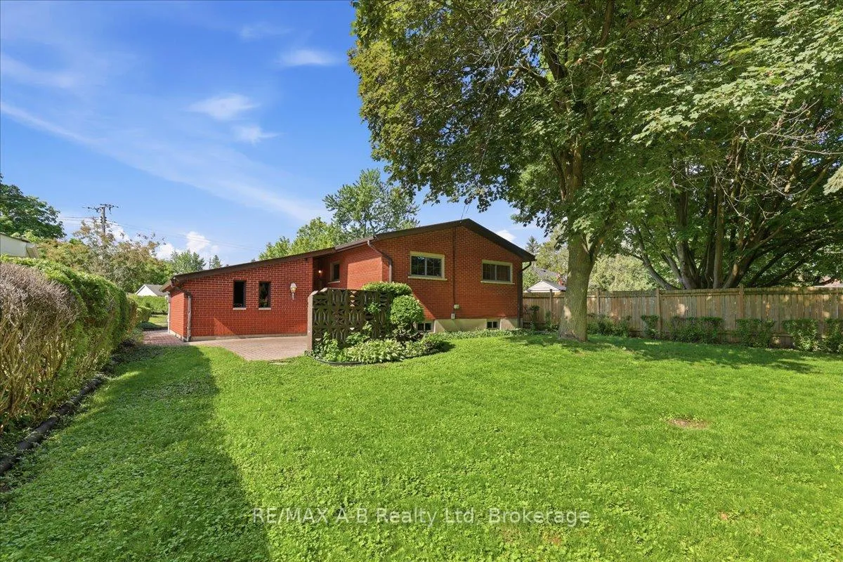 Photo 35 of 204 Base Line Road W, London, South D — HOMEH