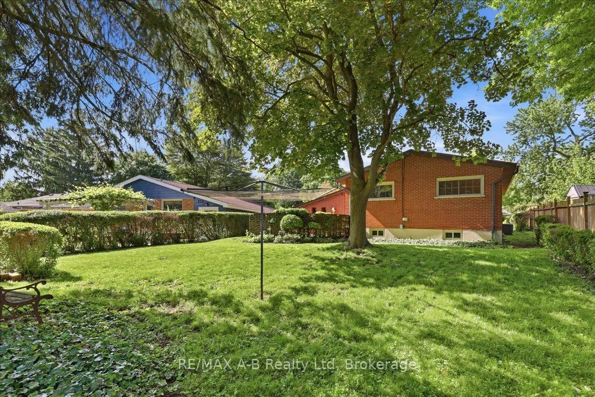 Photo 36 of 204 Base Line Road W, London, South D — HOMEH