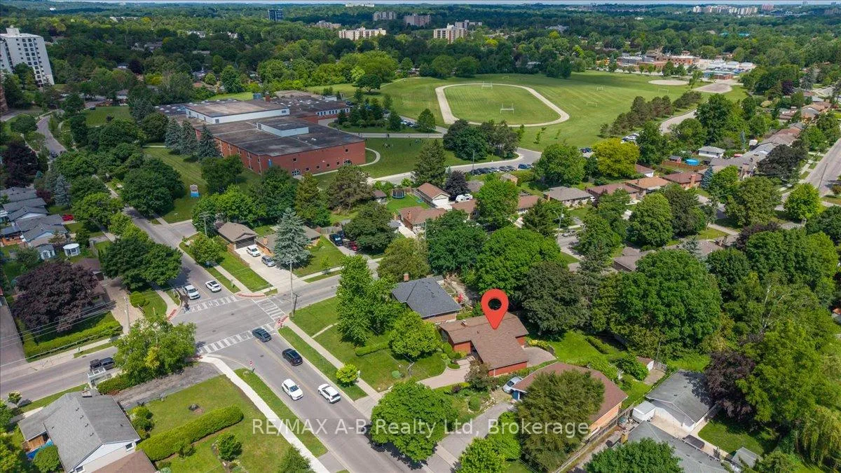 Photo 37 of 204 Base Line Road W, London, South D — HOMEH