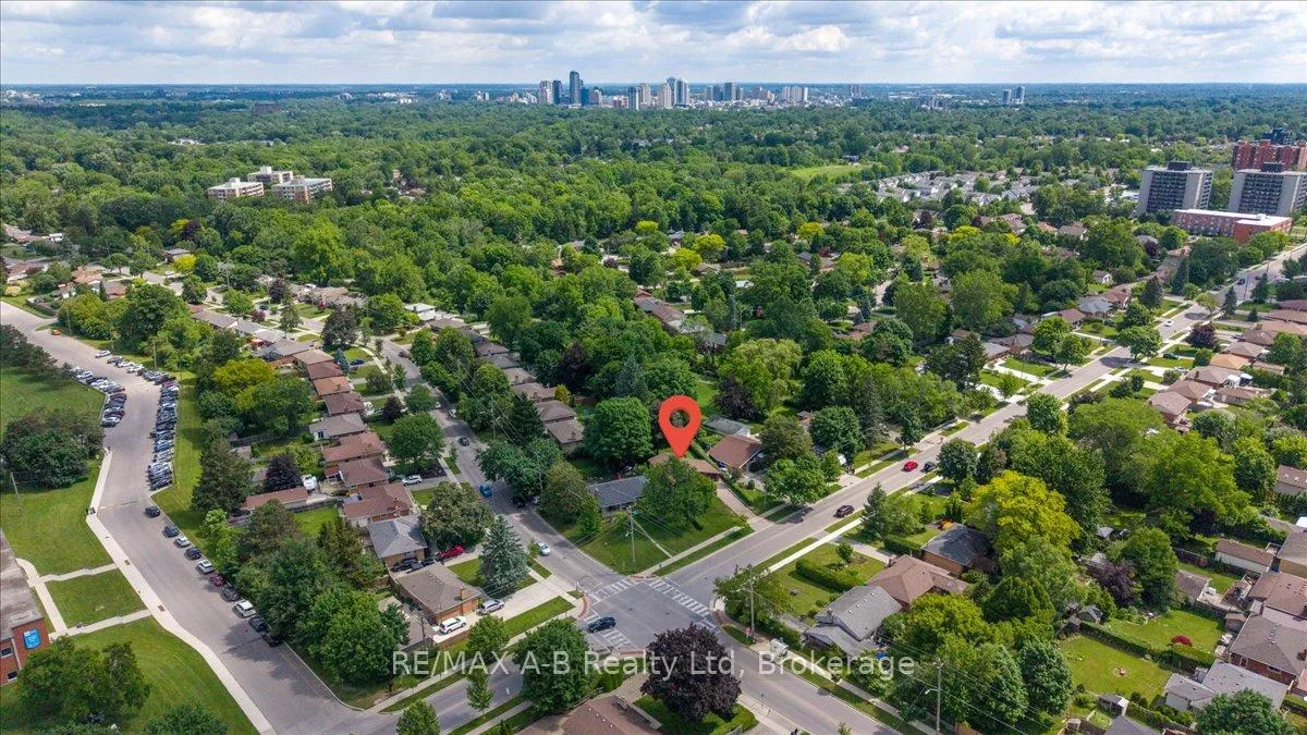 Photo 40 of 204 Base Line Road W, London, South D — HOMEH