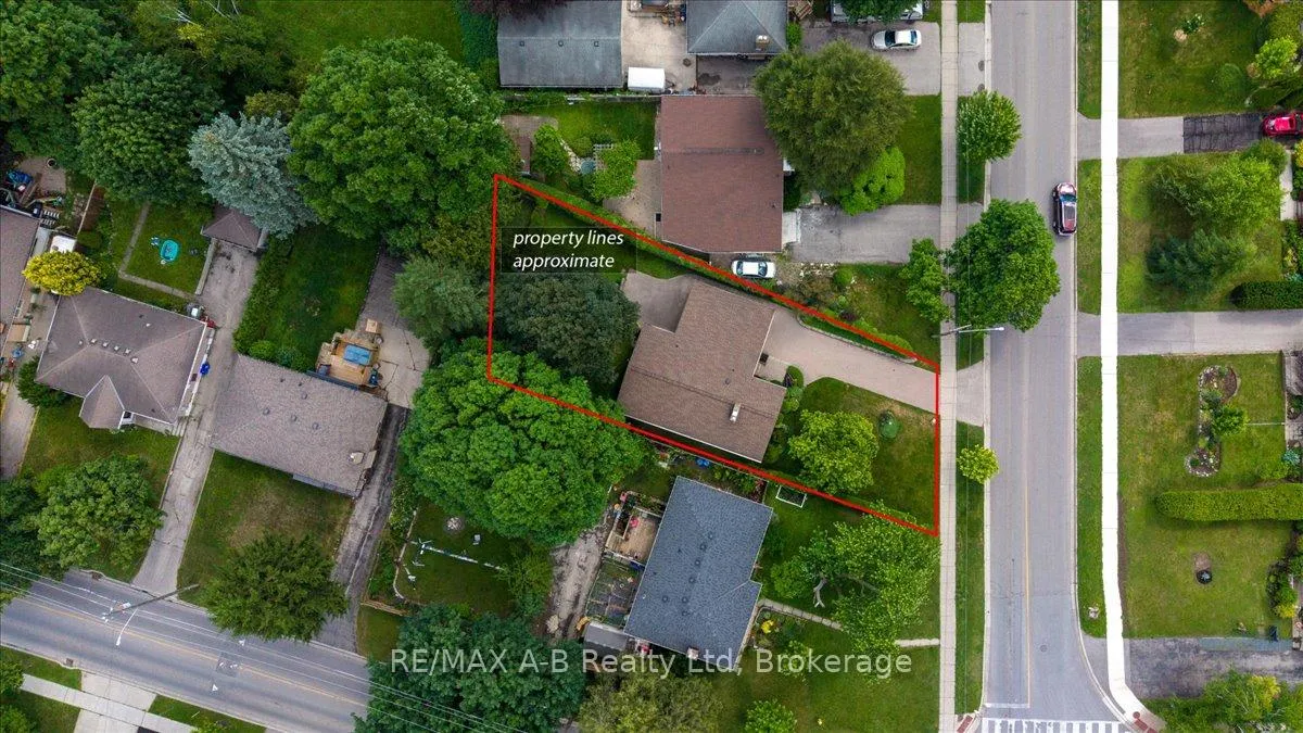 Photo 43 of 204 Base Line Road W, London, South D — HOMEH