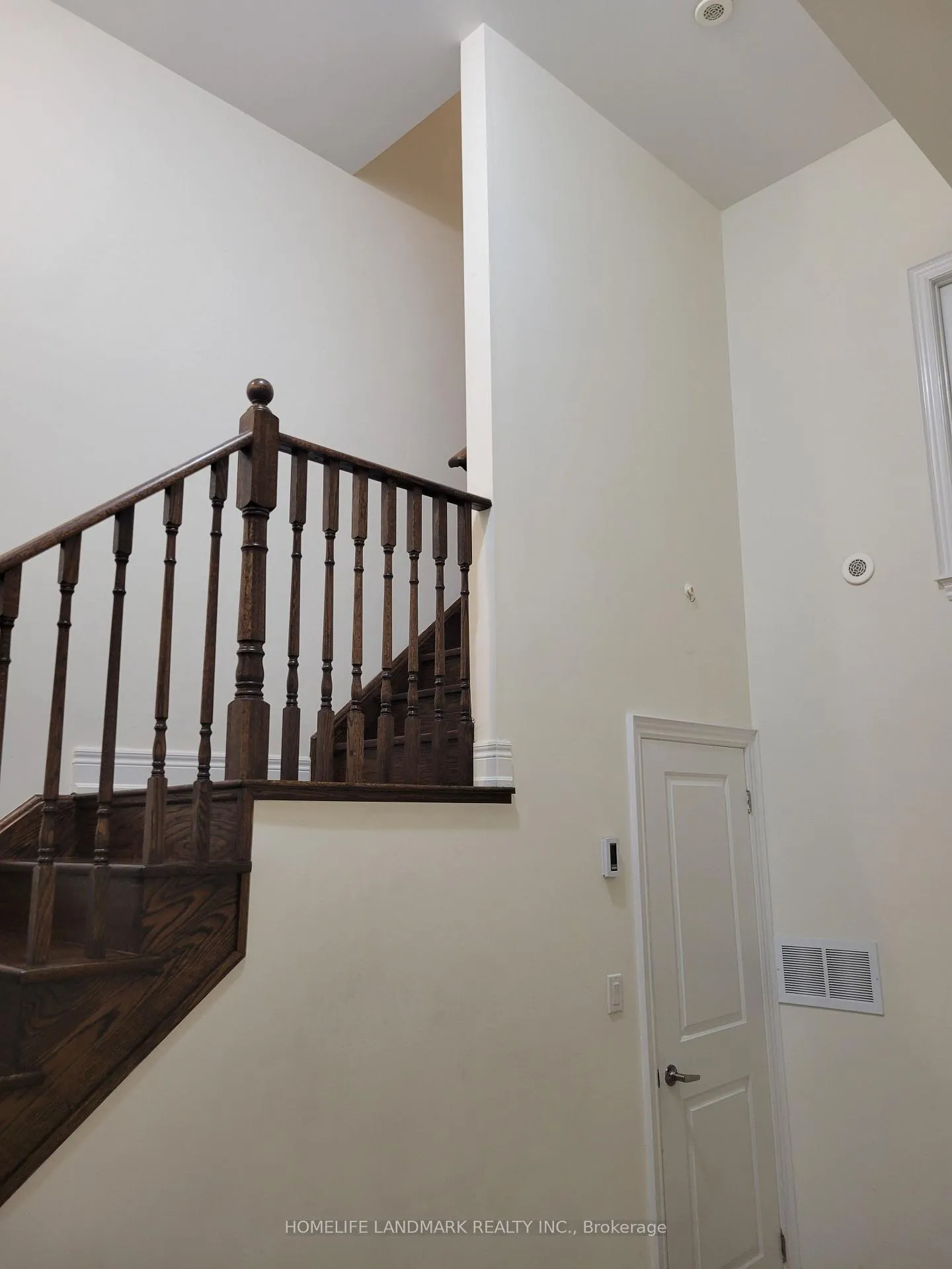 Photo 5 of Unit 4, 50 Hargrave Lane, North York, Bridle Path-Sunnybrook-York Mills — HOMEH