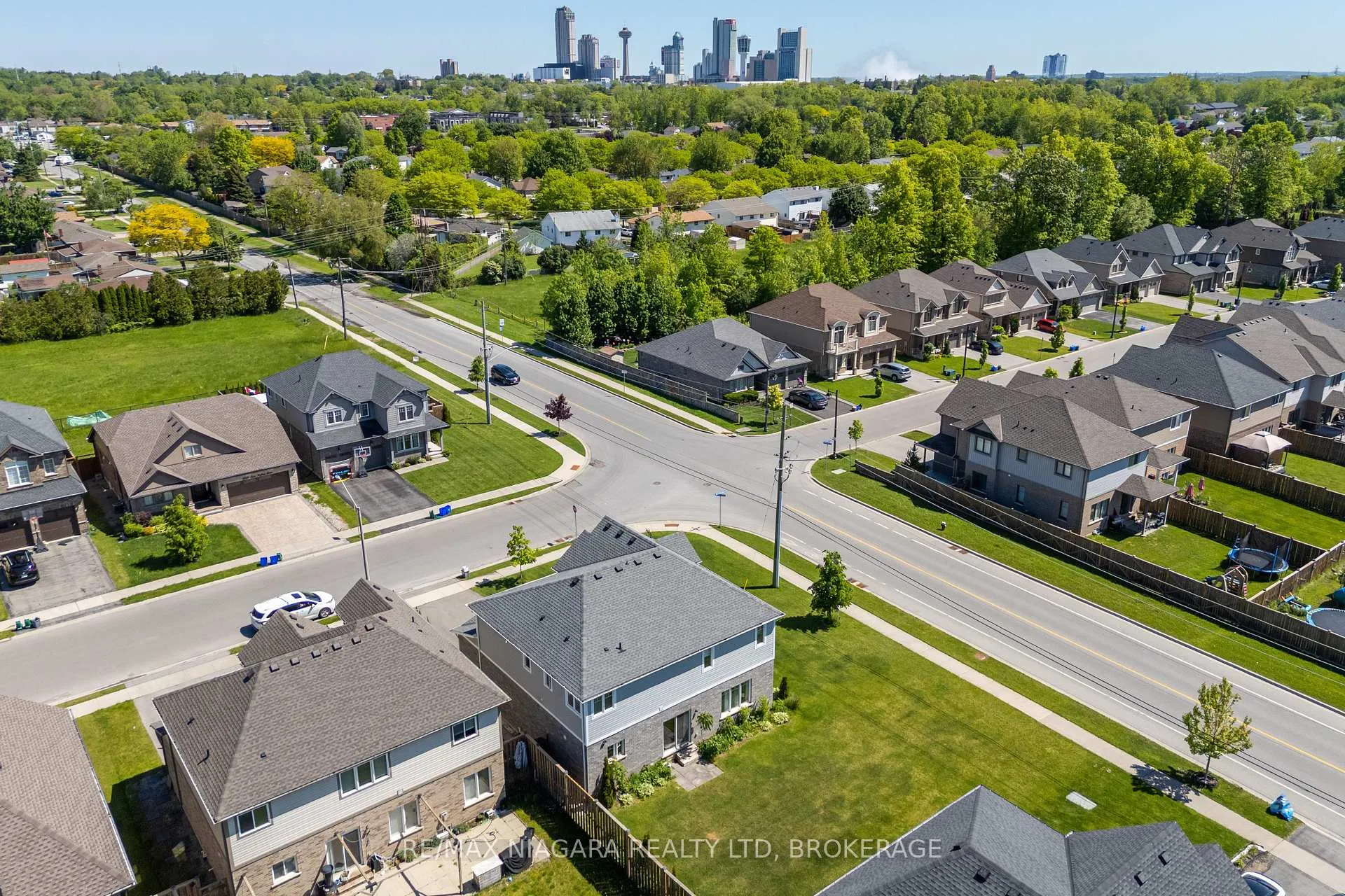 Photo 4 of 6212 Sam Iorfida Drive, Niagara Falls, Oldfield — HOMEH