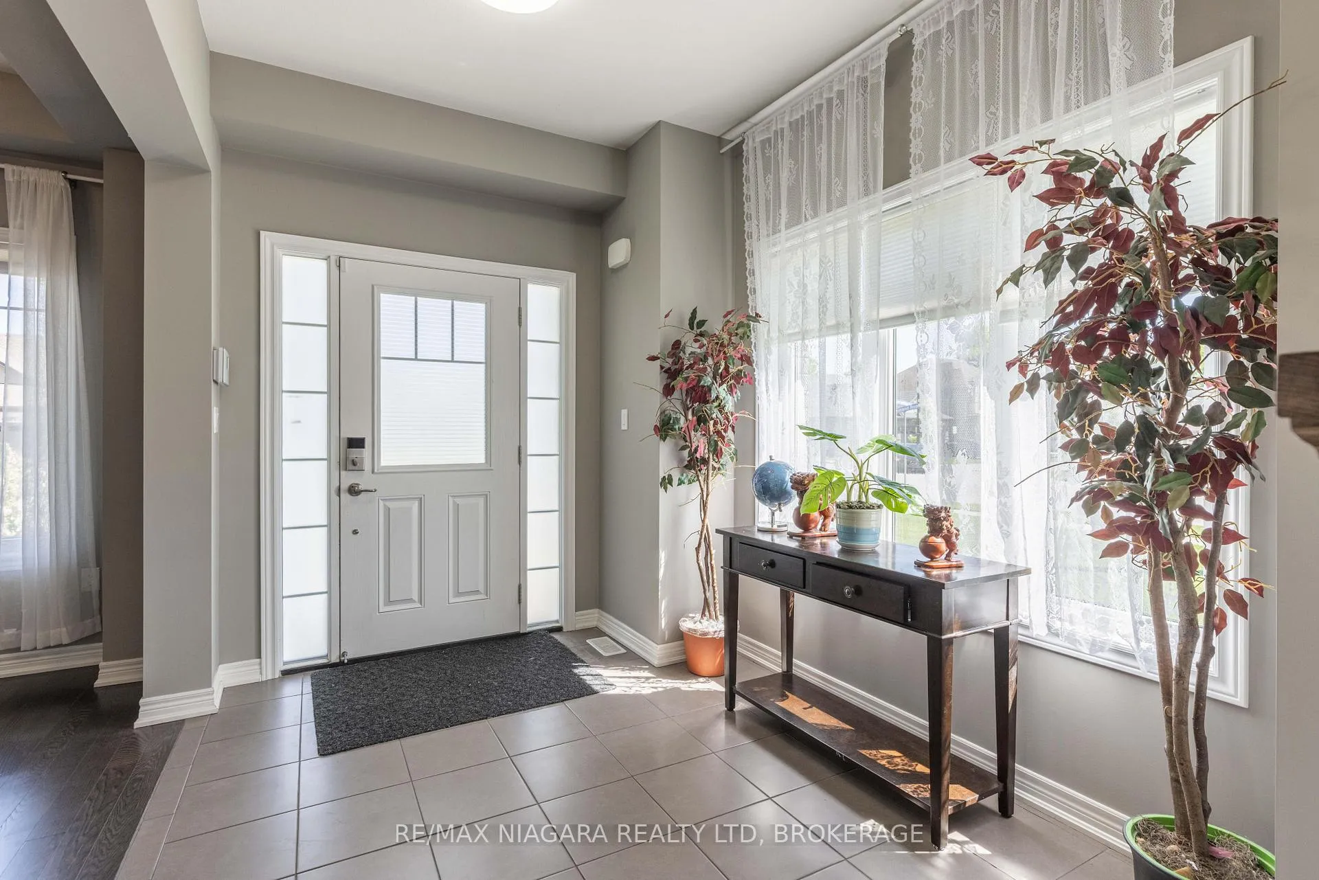 Photo 7 of 6212 Sam Iorfida Drive, Niagara Falls, Oldfield — HOMEH