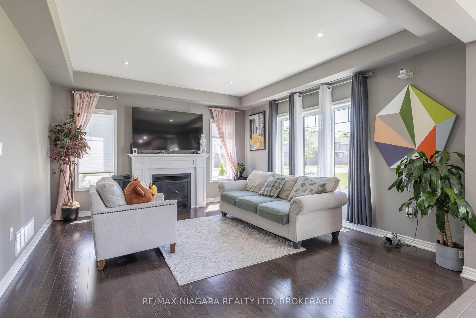 Photo 11 of 6212 Sam Iorfida Drive, Niagara Falls, Oldfield — HOMEH