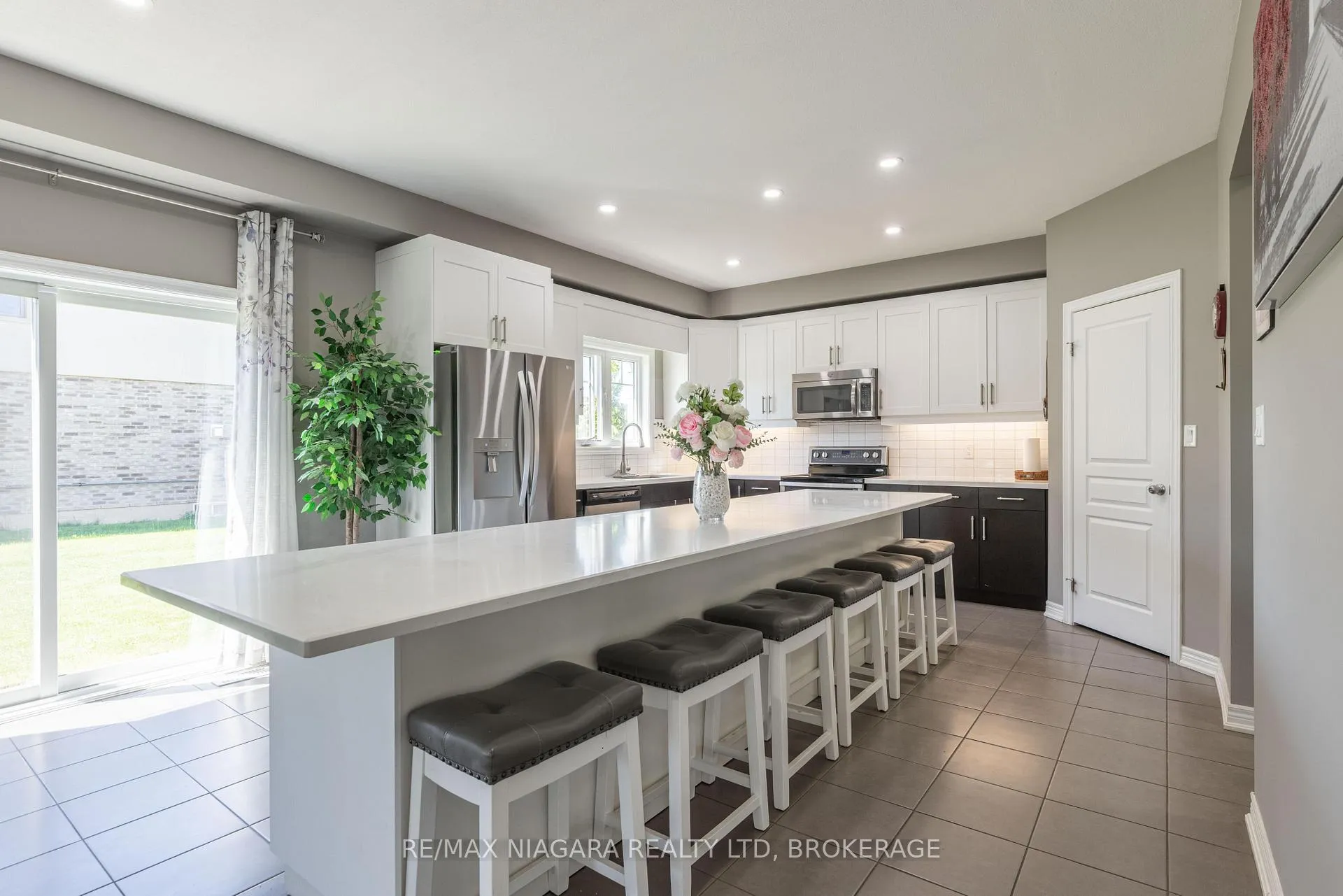 Photo 13 of 6212 Sam Iorfida Drive, Niagara Falls, Oldfield — HOMEH