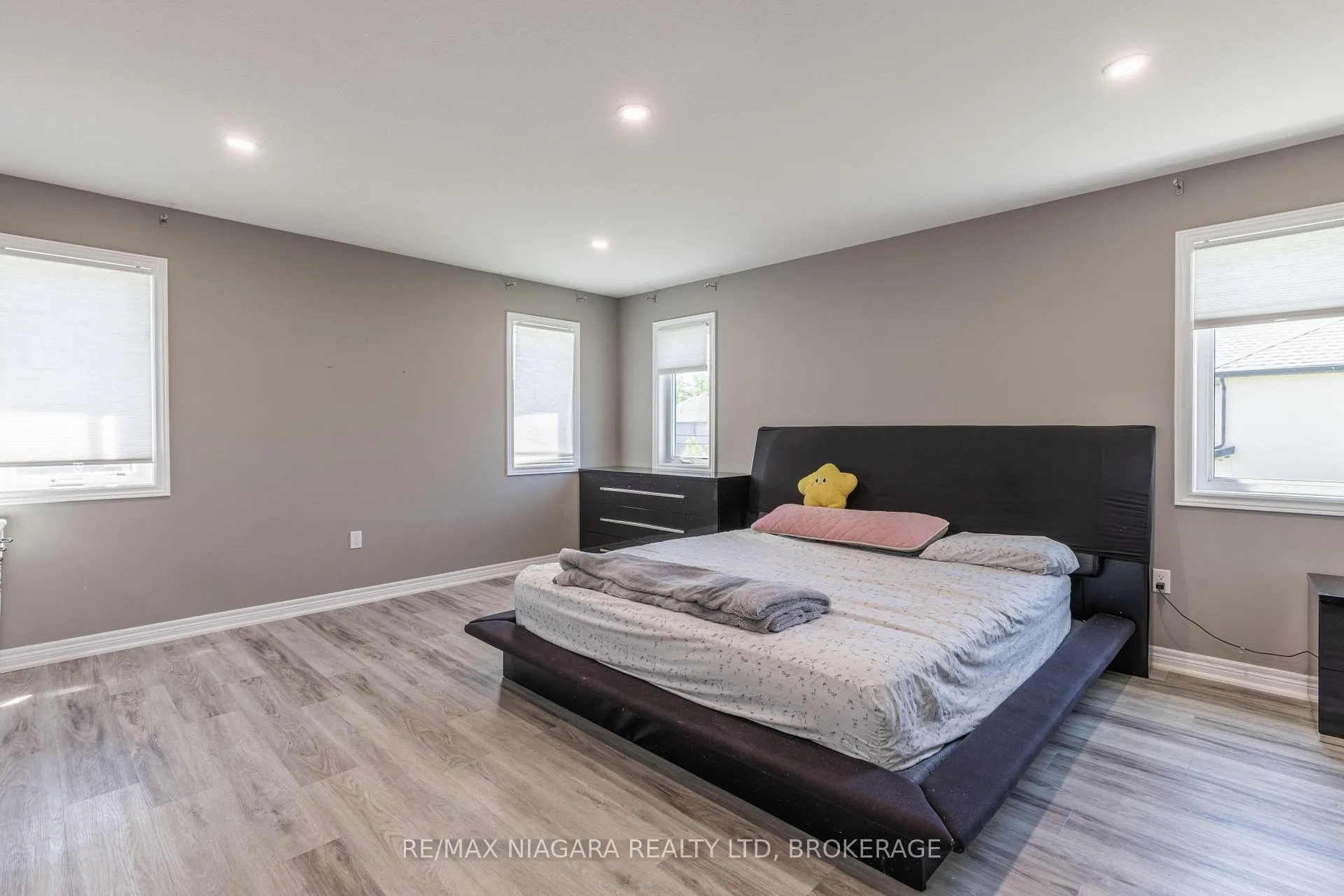 Photo 19 of 6212 Sam Iorfida Drive, Niagara Falls, Oldfield — HOMEH