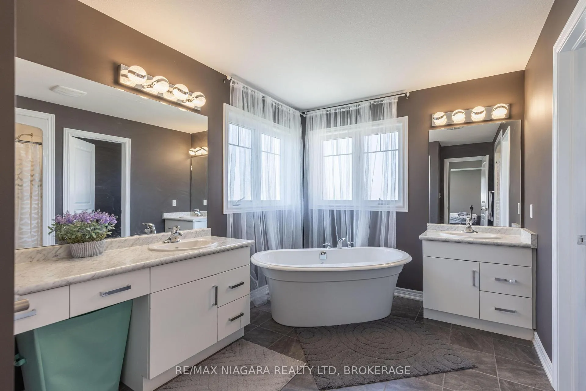 Photo 21 of 6212 Sam Iorfida Drive, Niagara Falls, Oldfield — HOMEH