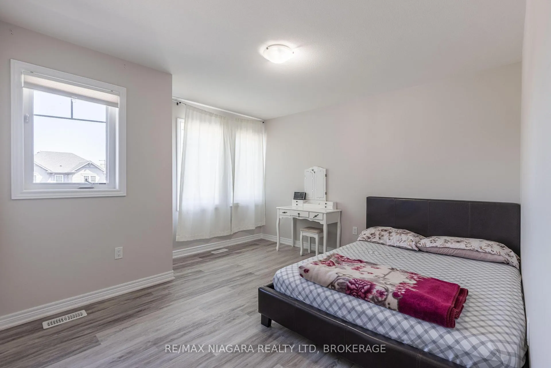 Photo 24 of 6212 Sam Iorfida Drive, Niagara Falls, Oldfield — HOMEH