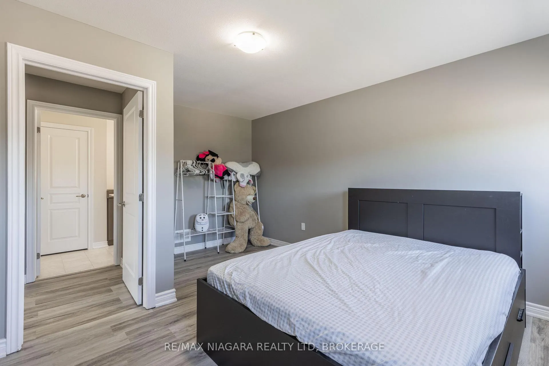 Photo 26 of 6212 Sam Iorfida Drive, Niagara Falls, Oldfield — HOMEH