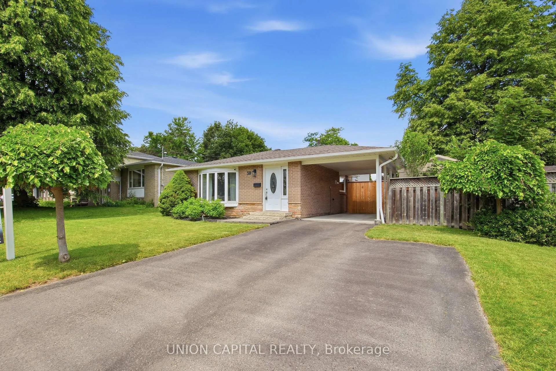 Photo 1 of 30 Irwin Crescent, Halton Hills, Georgetown — HOMEH