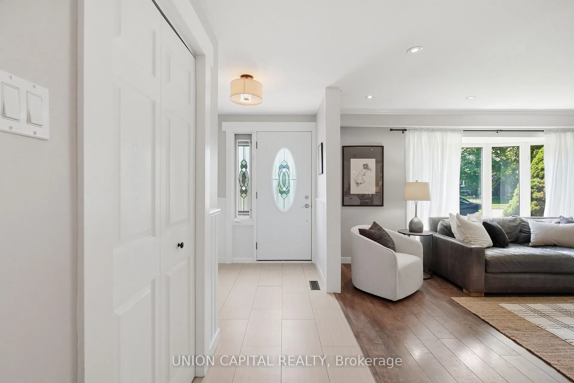 Photo 4 of 30 Irwin Crescent, Halton Hills, Georgetown — HOMEH