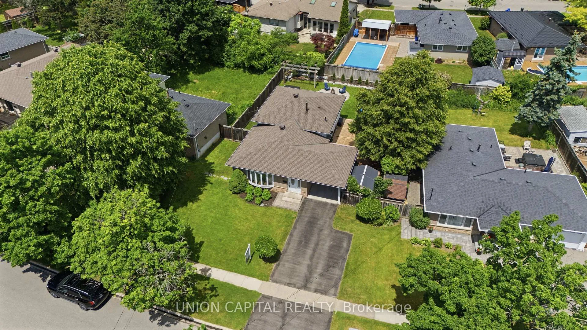 Photo 33 of 30 Irwin Crescent, Halton Hills, Georgetown — HOMEH