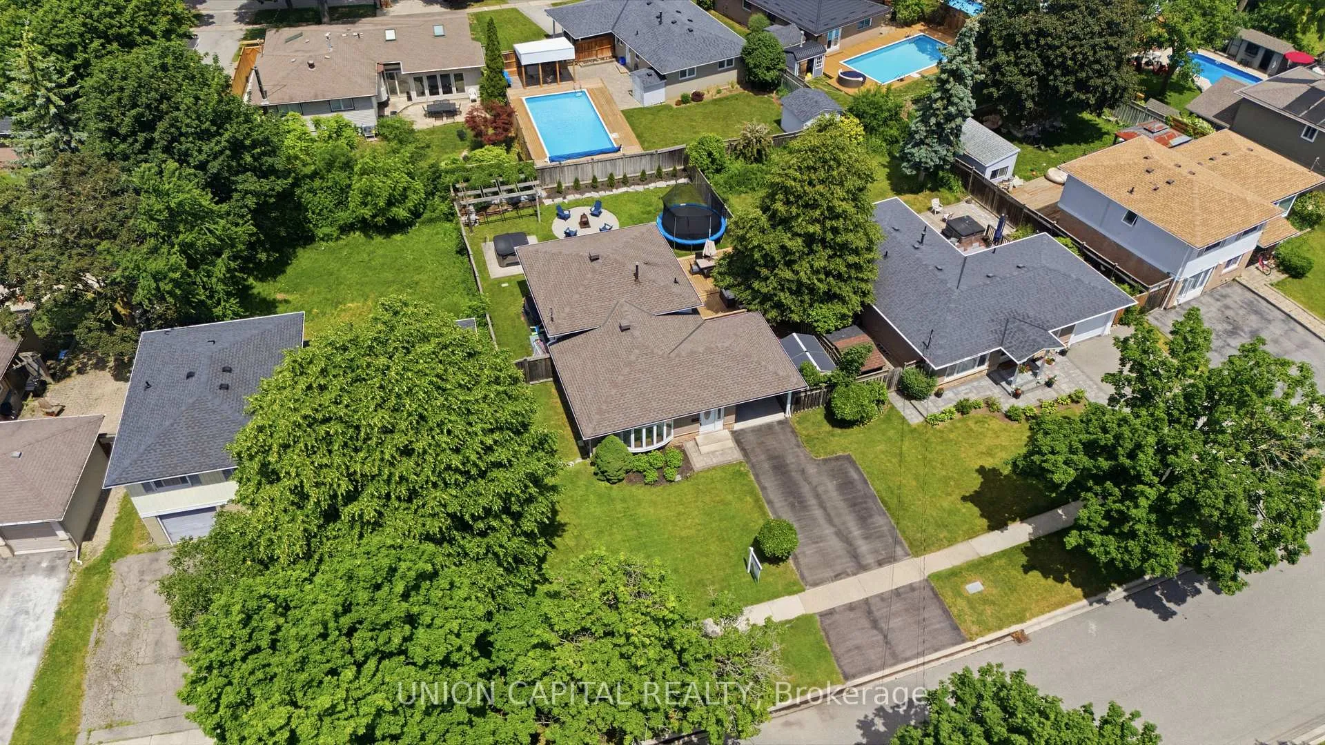 Photo 34 of 30 Irwin Crescent, Halton Hills, Georgetown — HOMEH