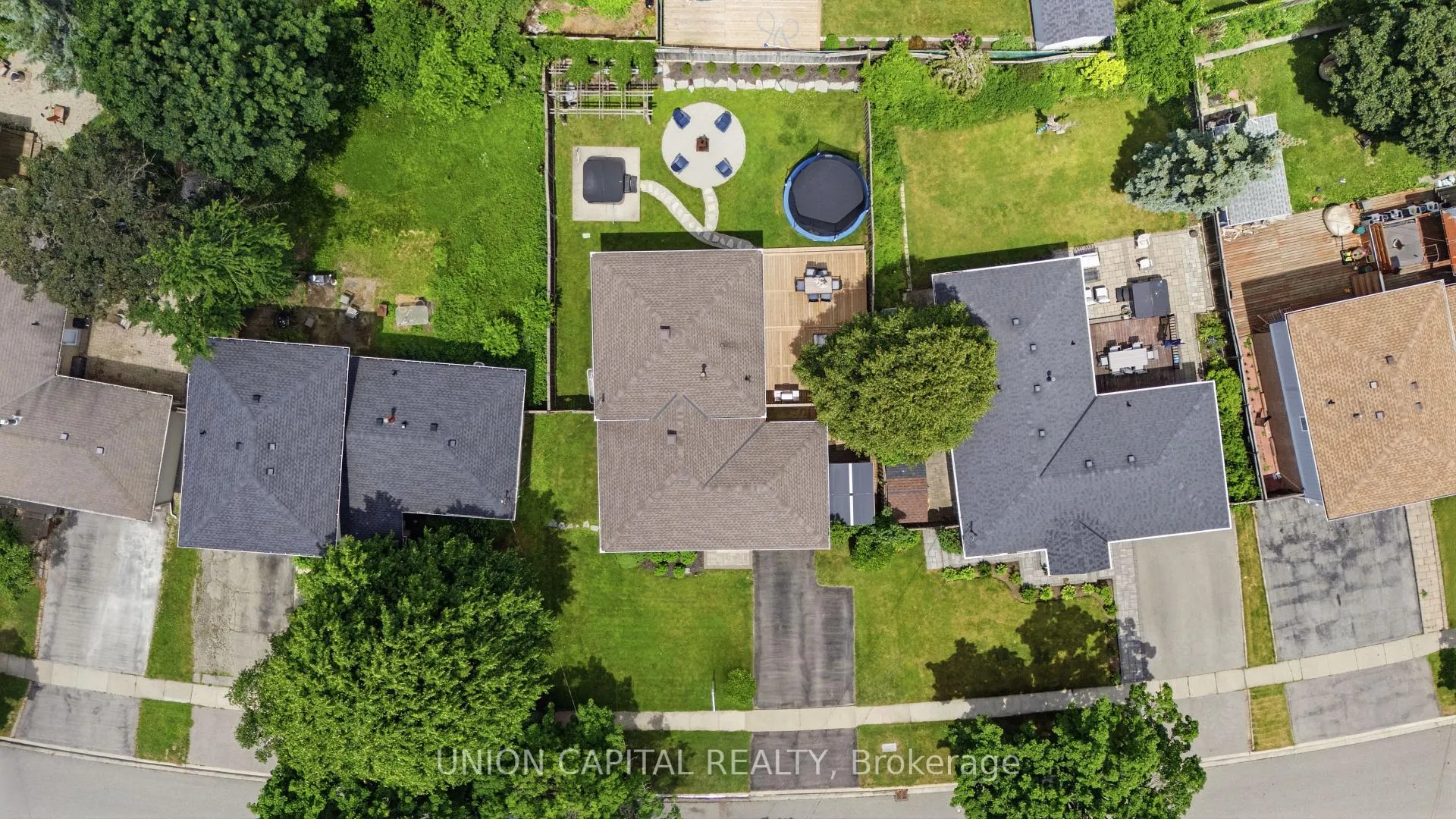 Photo 35 of 30 Irwin Crescent, Halton Hills, Georgetown — HOMEH
