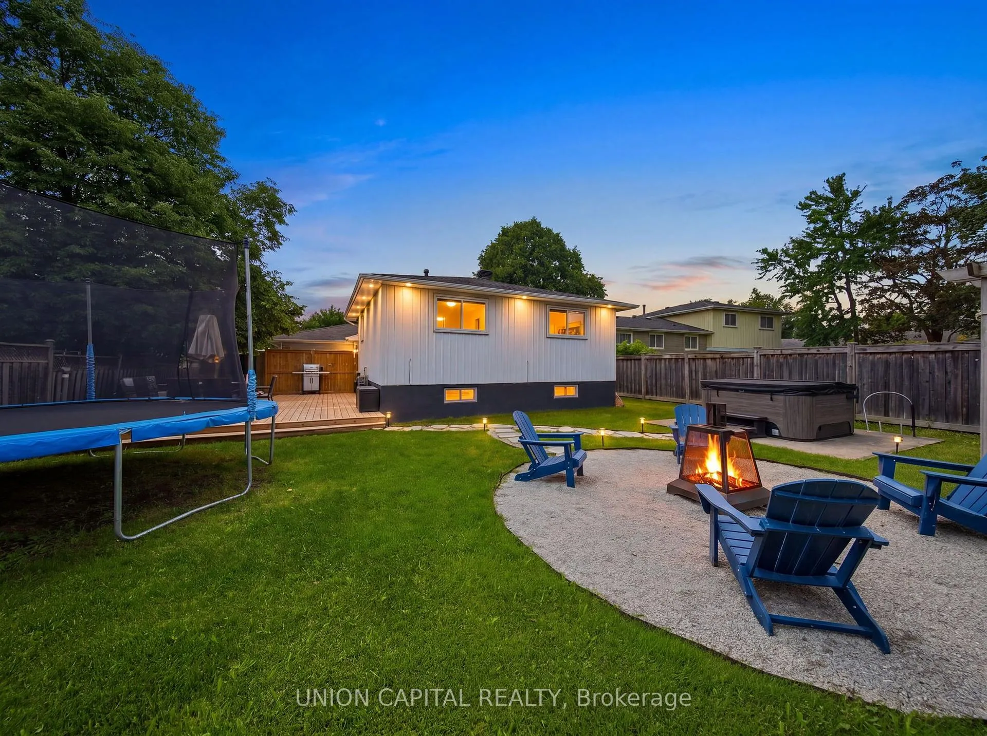 Photo 38 of 30 Irwin Crescent, Halton Hills, Georgetown — HOMEH