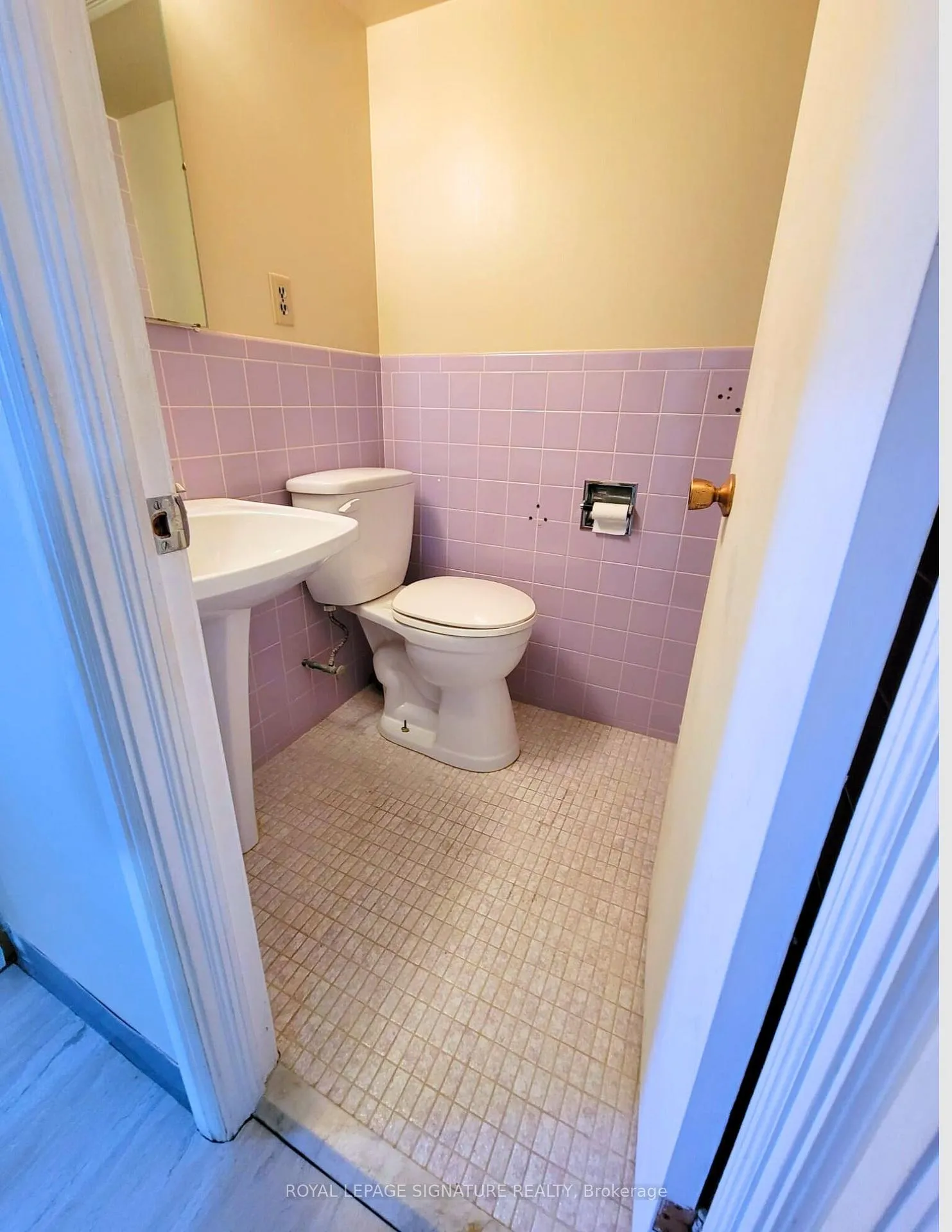 Photo 14 of Unit Lower, 64 Watney Crescent, North York, Glenfield-Jane Heights — HOMEH