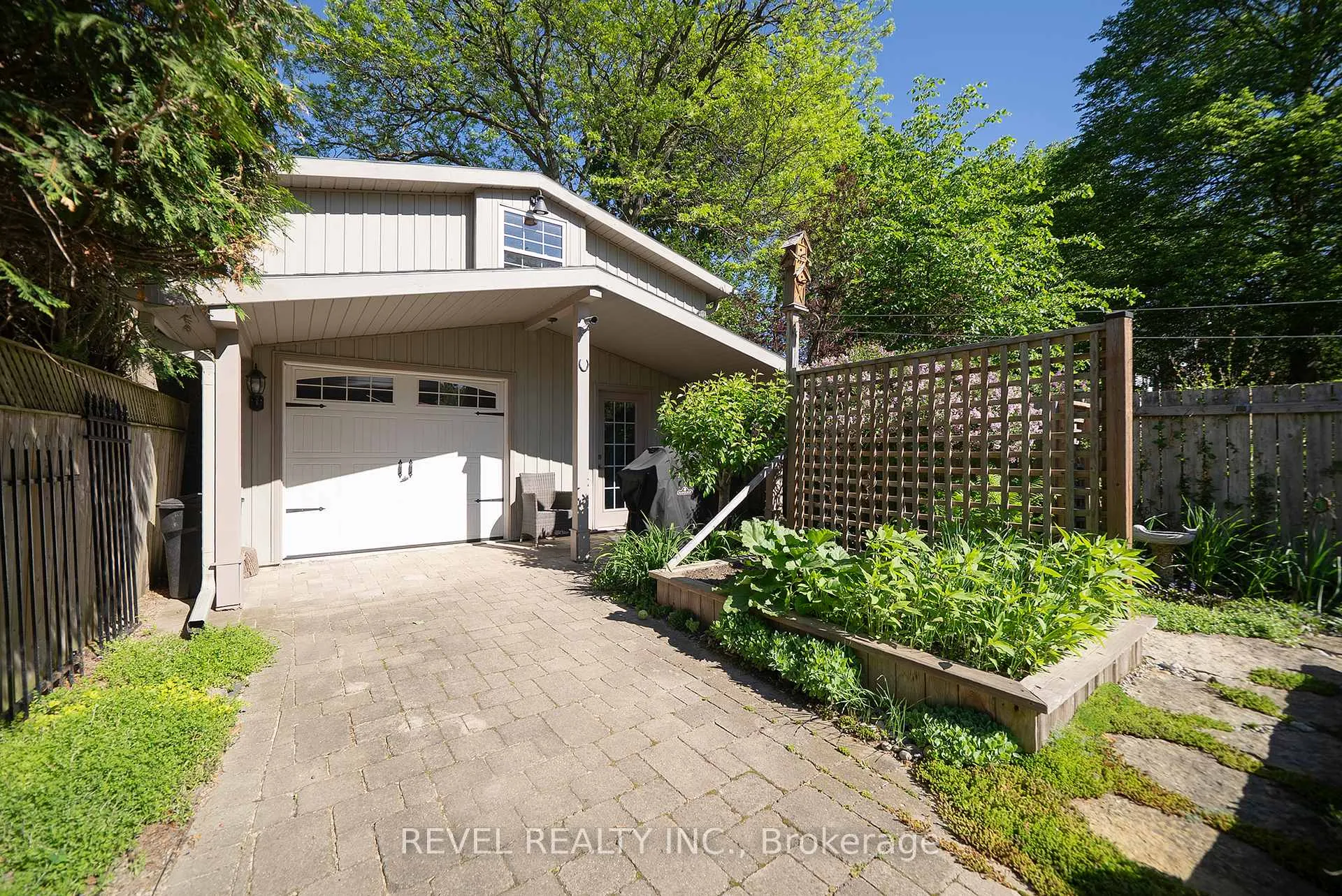 Photo 7 of 11 Chestnut Avenue, Brantford, Lansdowne — HOMEH