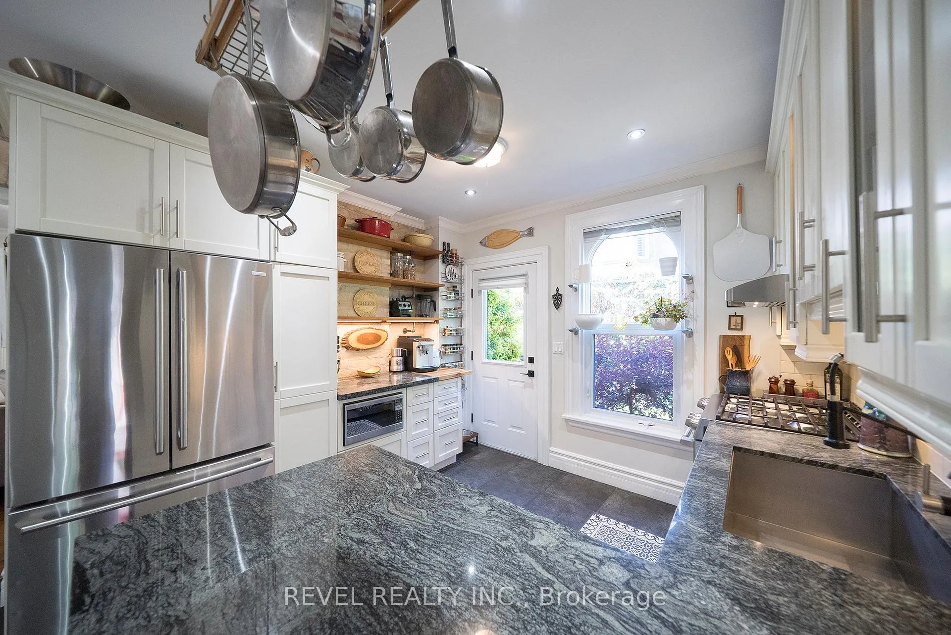 Photo 15 of 11 Chestnut Avenue, Brantford, Lansdowne — HOMEH