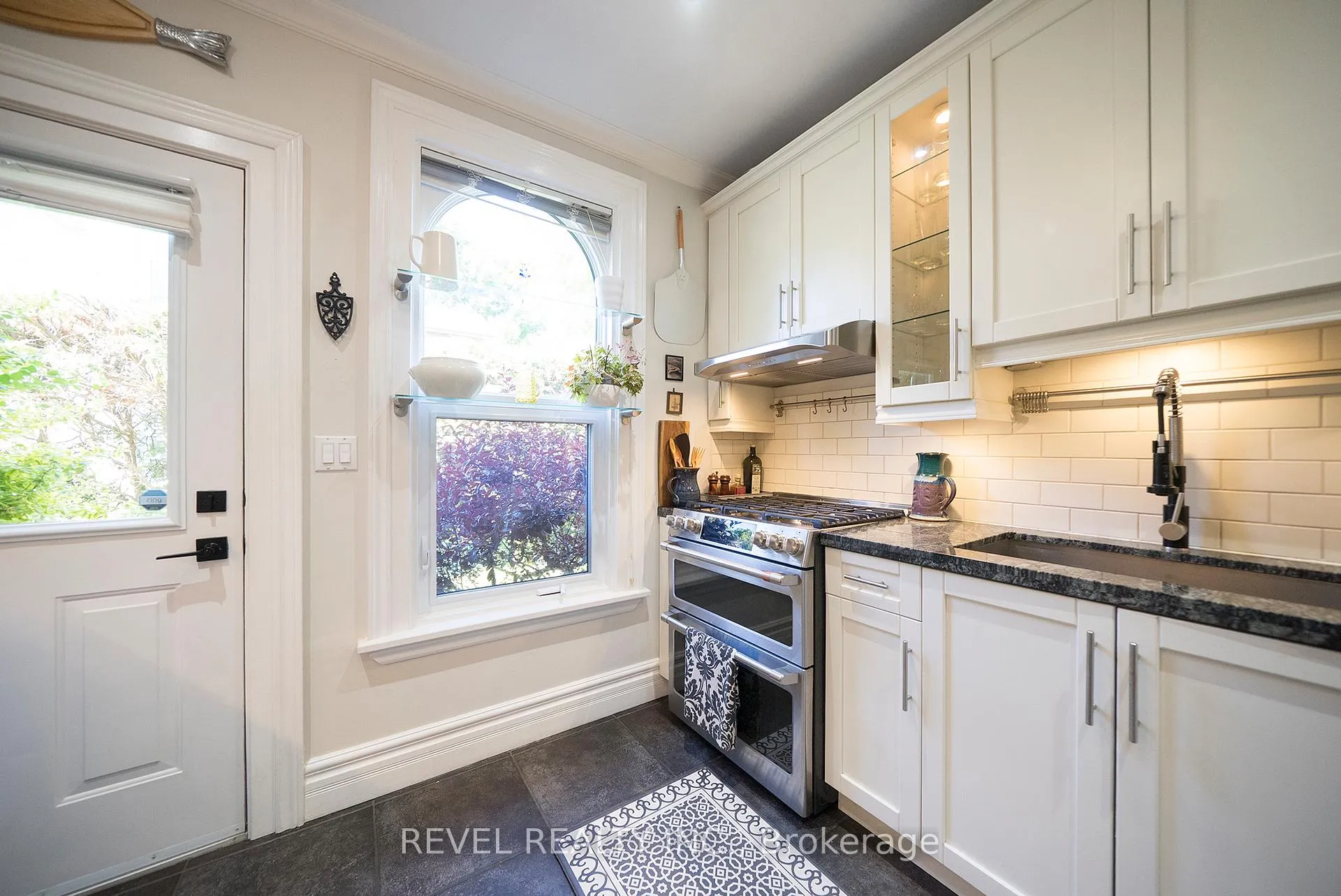 Photo 17 of 11 Chestnut Avenue, Brantford, Lansdowne — HOMEH