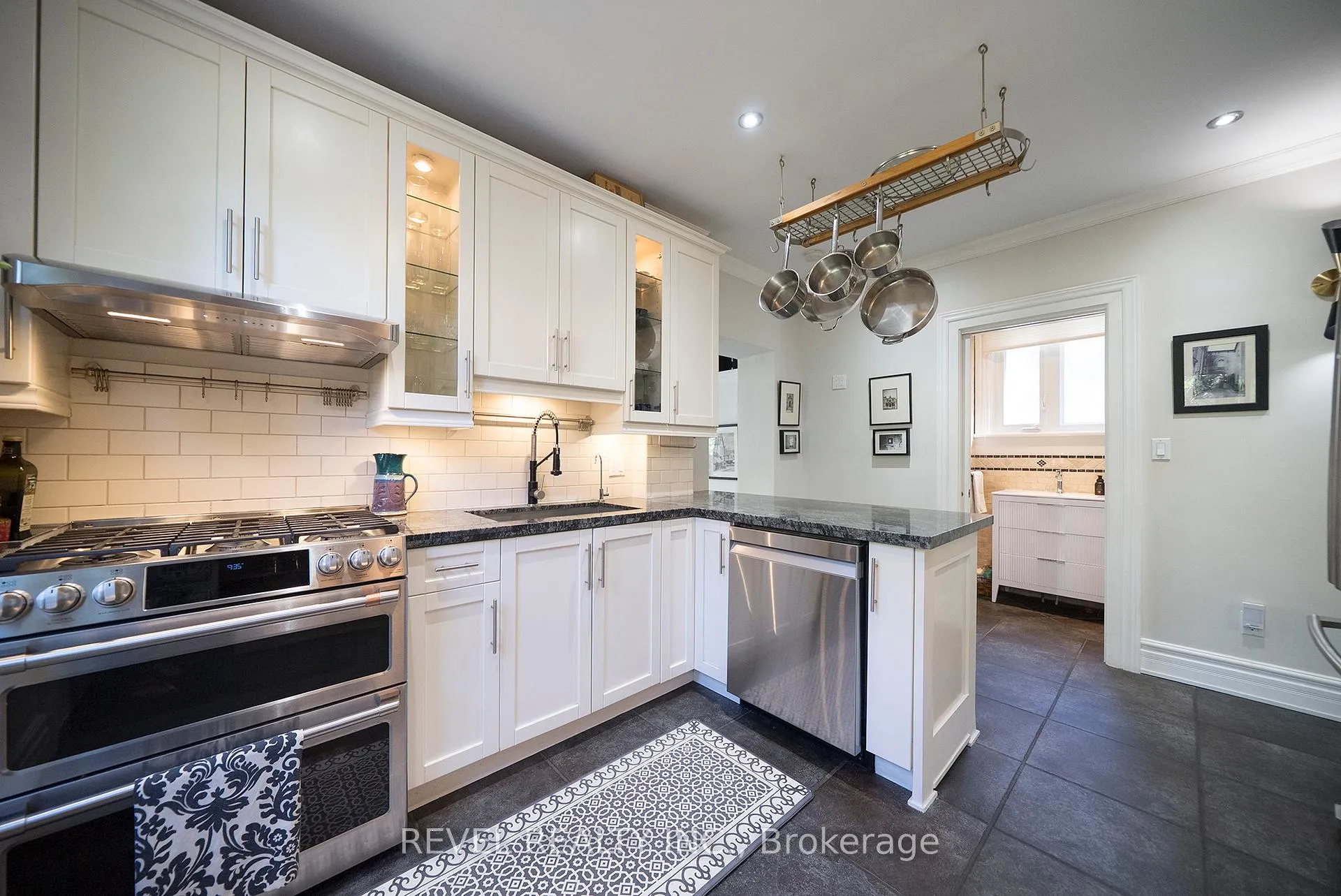 Photo 18 of 11 Chestnut Avenue, Brantford, Lansdowne — HOMEH