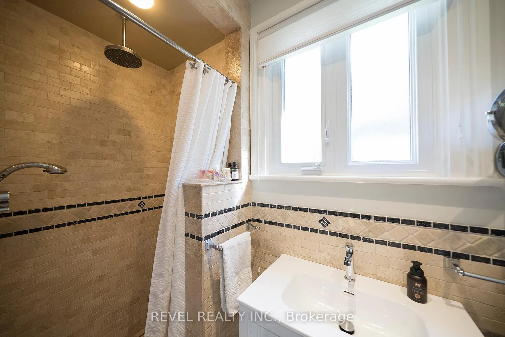 Photo 21 of 11 Chestnut Avenue, Brantford, Lansdowne — HOMEH
