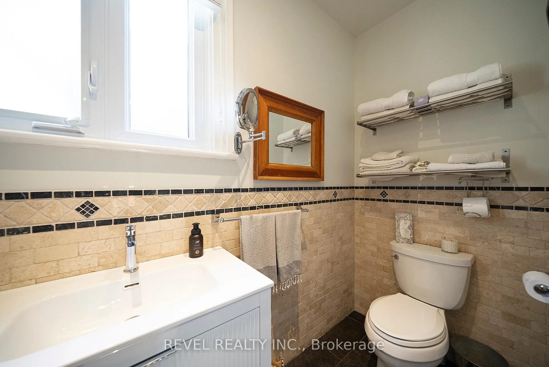 Photo 22 of 11 Chestnut Avenue, Brantford, Lansdowne — HOMEH