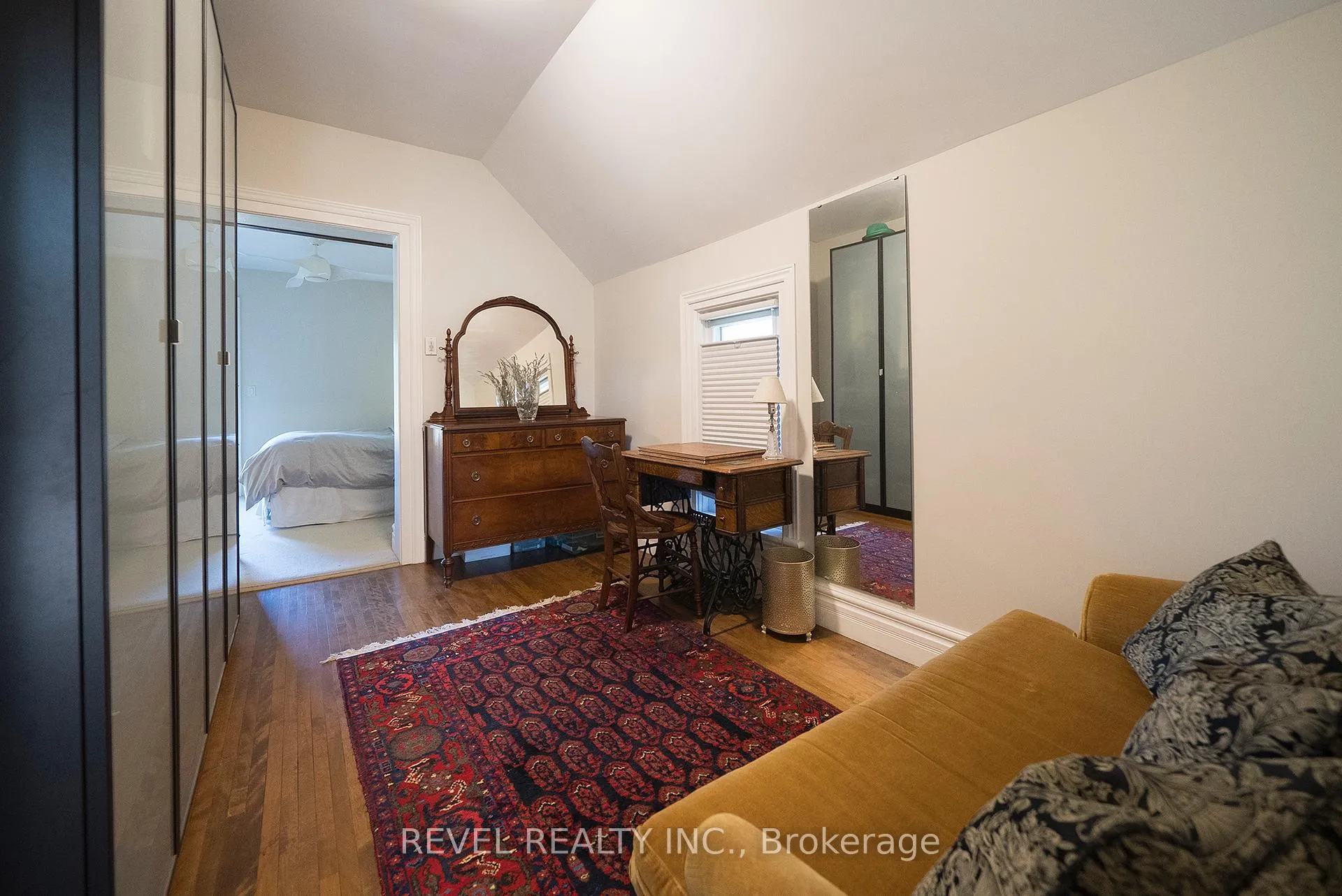 Photo 28 of 11 Chestnut Avenue, Brantford, Lansdowne — HOMEH