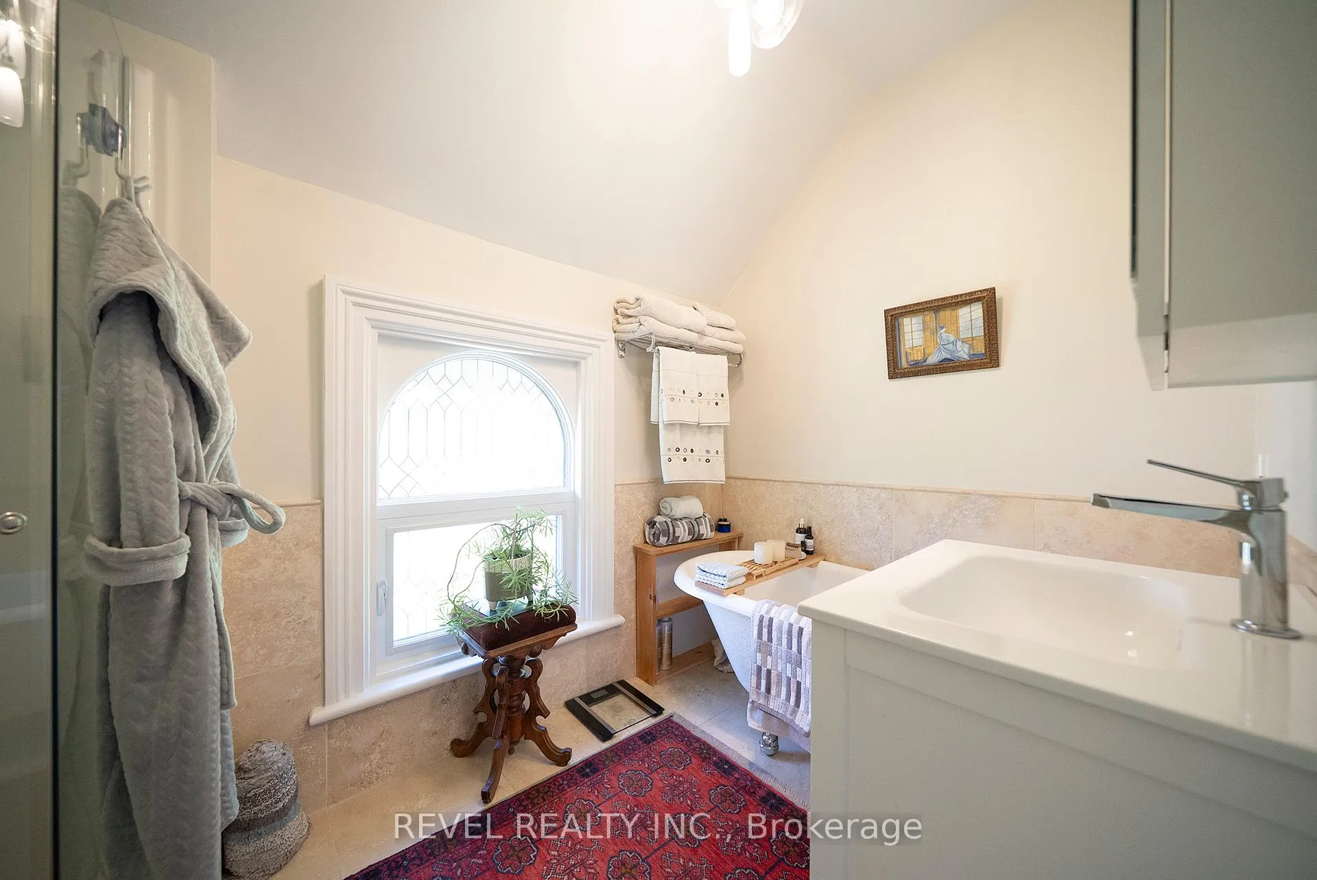 Photo 33 of 11 Chestnut Avenue, Brantford, Lansdowne — HOMEH