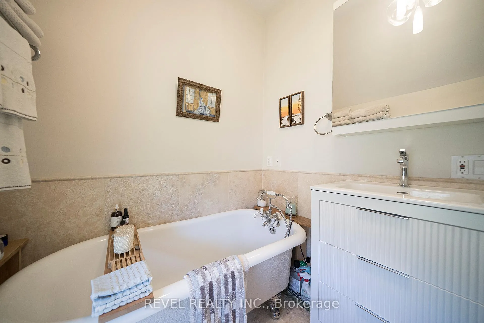 Photo 34 of 11 Chestnut Avenue, Brantford, Lansdowne — HOMEH