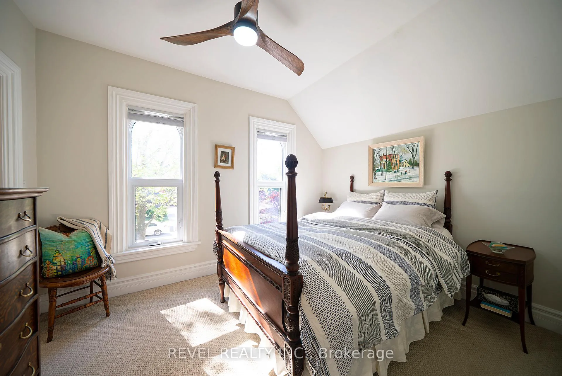 Photo 35 of 11 Chestnut Avenue, Brantford, Lansdowne — HOMEH