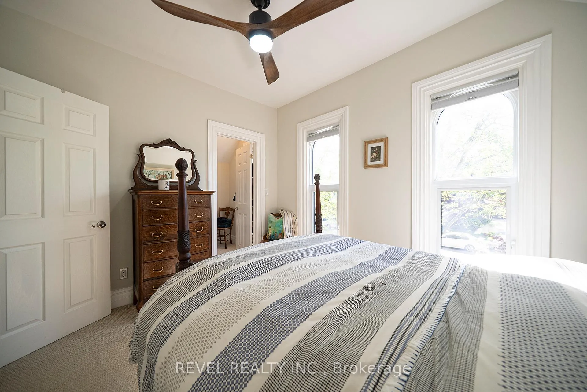 Photo 36 of 11 Chestnut Avenue, Brantford, Lansdowne — HOMEH